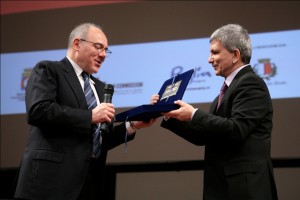 Vendola consegna il premio Fellini